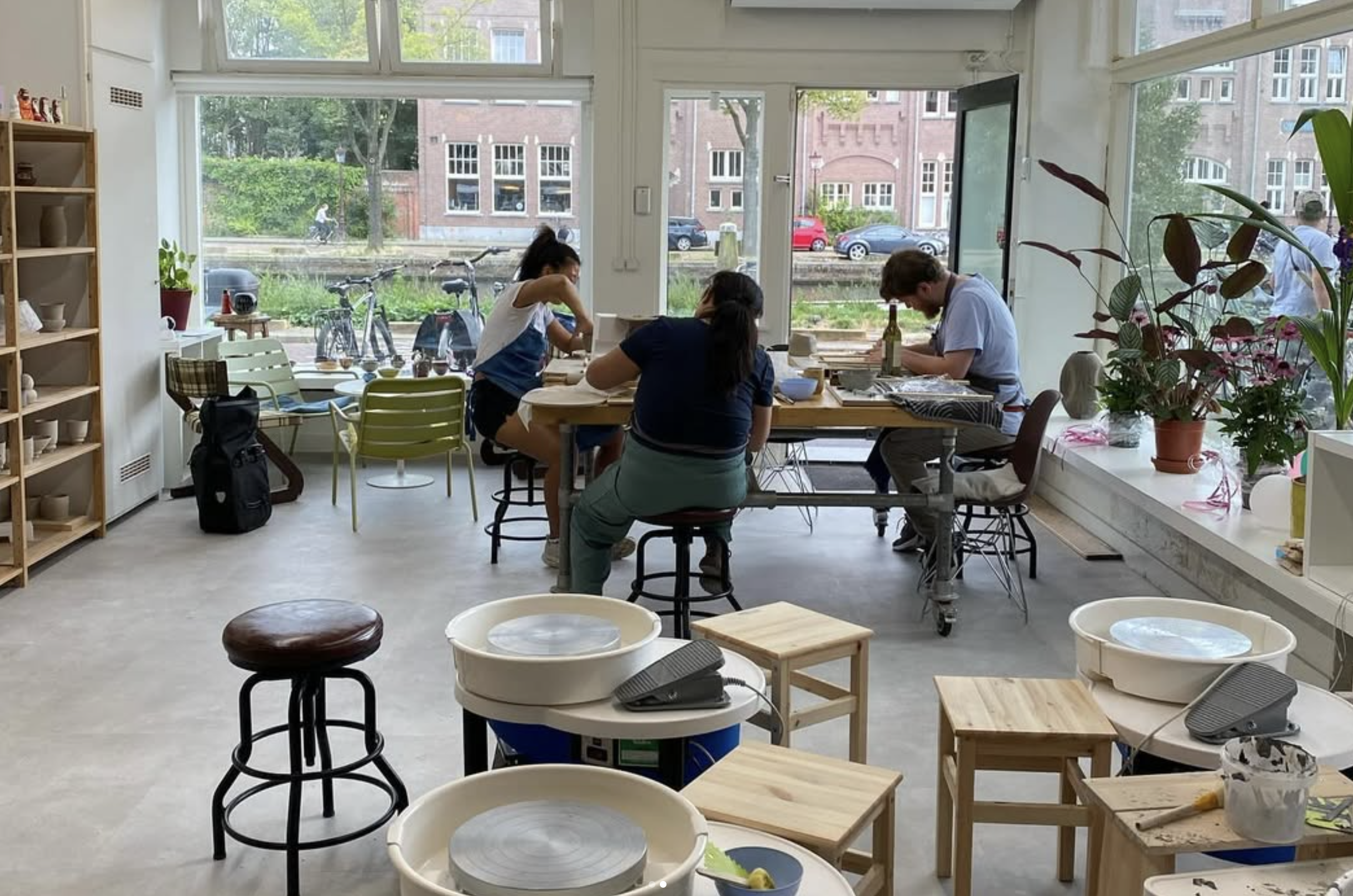 Zhenzhen Ceramics gallery image